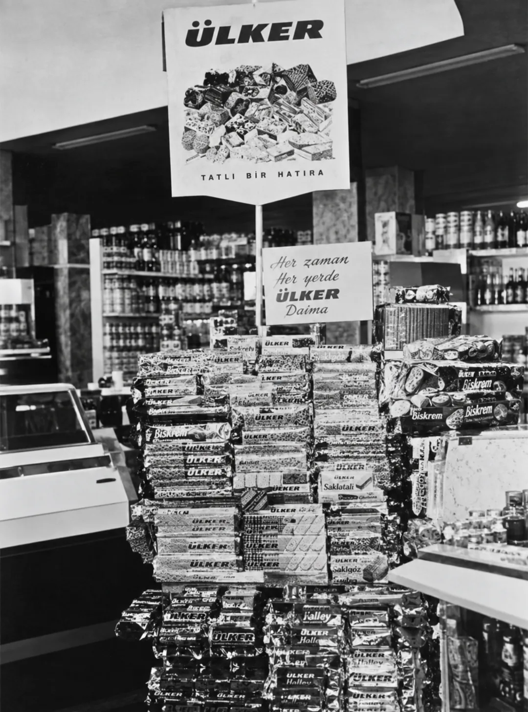 Ülker Produkte als Aufsteller in einem Supermarkt der 1990er-Jahre